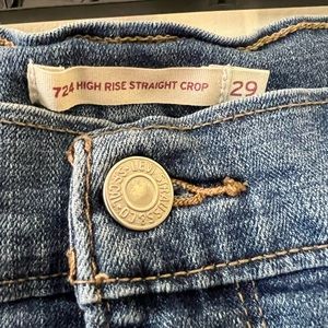 724 LEVI STRAIGHT CROP JEANS!